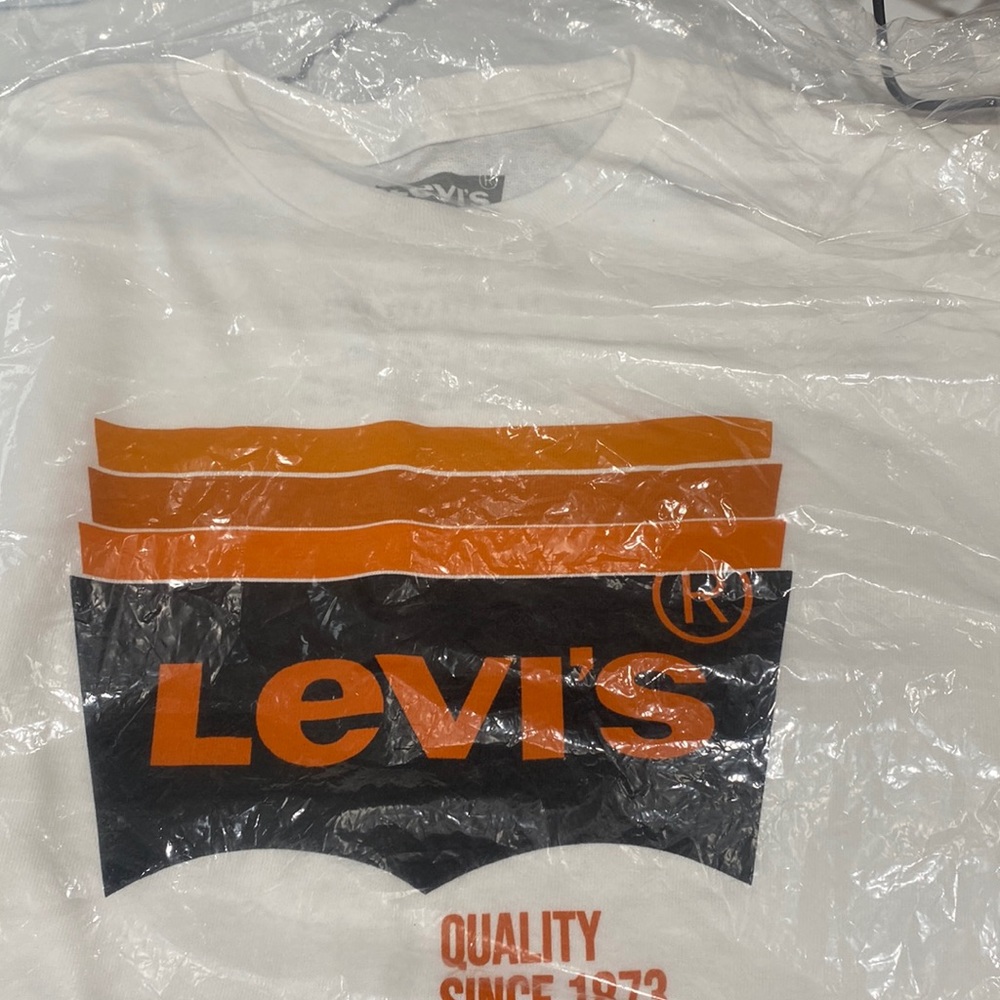 Brand new mens Levi shirt